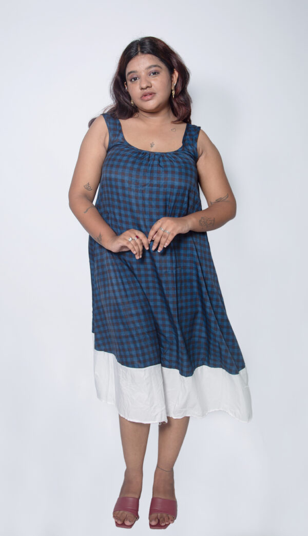 BLUE CHECKERED SLEEVELESS ONE PIECE - Image 2