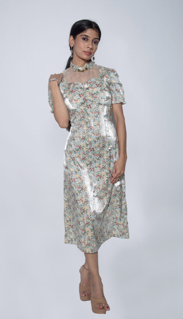 SATIN FLORAL CHINESE COLLAR ONE PIECE - Image 2