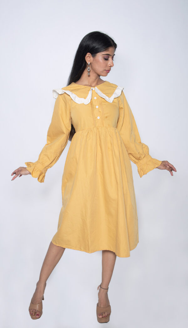 LIGHT YELLOW EVENING GOWN