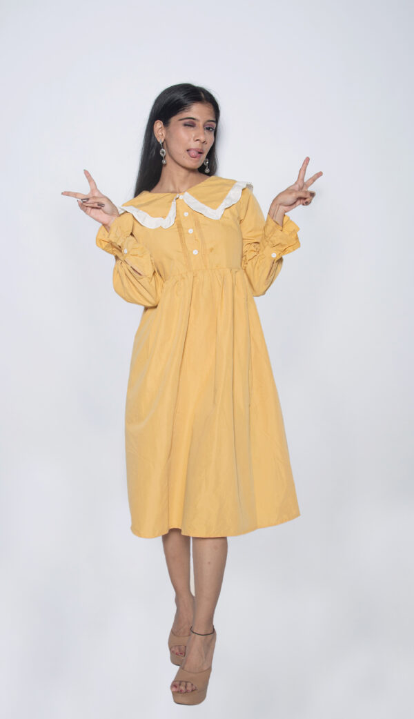 LIGHT YELLOW EVENING GOWN - Image 3