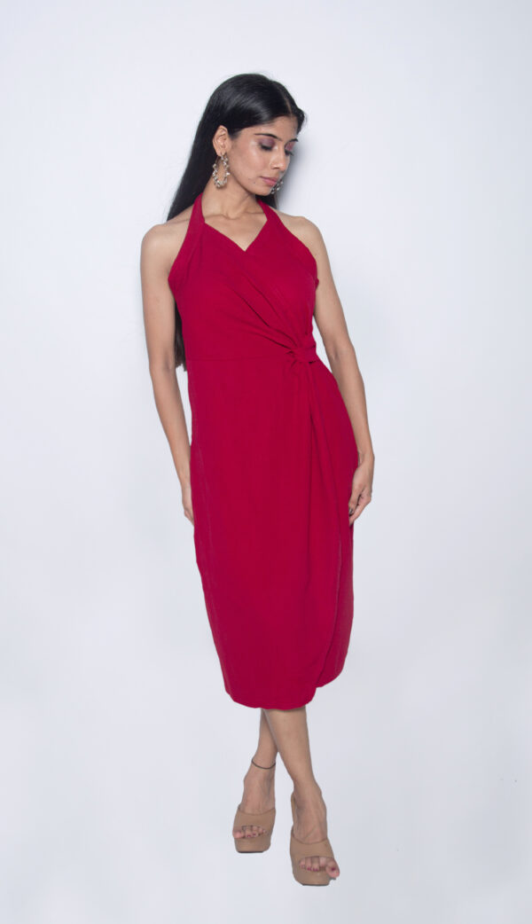 MAJENTA FULL LENGTH PARTY WEAR BACKLESS & SLEEVELESS