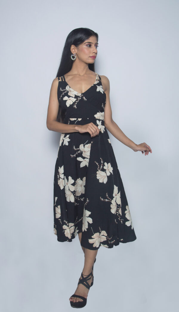 BLACK FLORAL CREPE ONE PIECE - Image 2