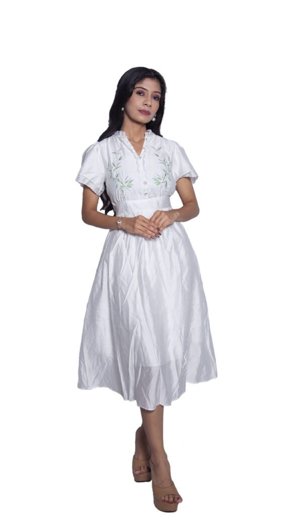 WHITE FLORAL EMBROEDERY ONE PIECE - Image 2